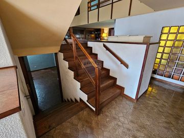 VENTA CASA DE 4 AMB. CON JARDÍN, QUINCHO Y PILETA