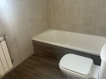 VENTA DEPTO 3 AMBIENTES CON COCHERA BERNAL CENTRO