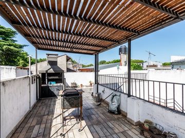 Venta casa de 5 amb 2 cocheras, terraza, parrilla