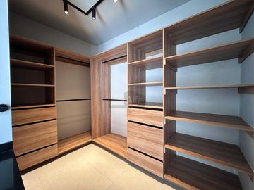 Casa en Venta/Renta en Capital Sur con recamara en PB