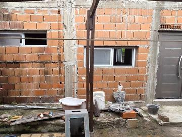 VENTA - DOS CASAS DE 2 DORMITORIOS, UNA A TERMINAR