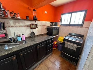 VENTA CASA CON DEPARTAMENTO EN VILLA EL LIBERTADOR