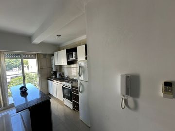 DEPARTAMENTO DOS AMB AMOBLADO  CON BALCÓN AL FTE