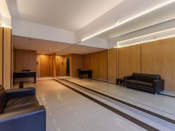 VENTA MONOAMBIENTE CON COCHERA Y PARRILLA AV BOEDO