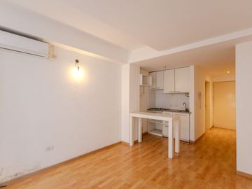 VENTA MONOAMBIENTE CON COCHERA Y PARRILLA AV BOEDO