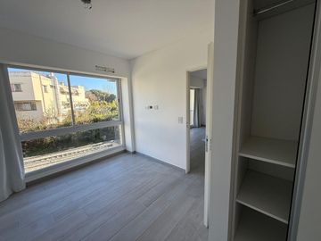 VENTA 2 AMBIENTES CON COCHERA OLIVOS
