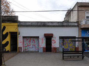 VTA CASA 2 AMBIENTES C/PATIO + 2 LOCALES - CASEROS