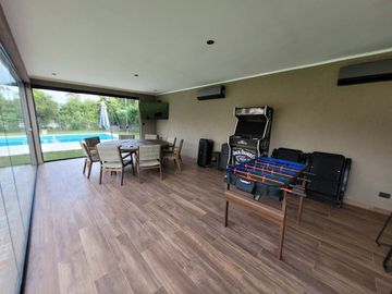 VENTA CASA 6 AMB SAUNA JACUZZI PILETA PERMUTA