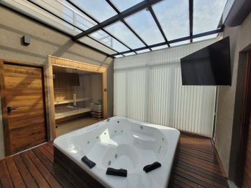 VENTA CASA 6 AMB SAUNA JACUZZI PILETA PERMUTA