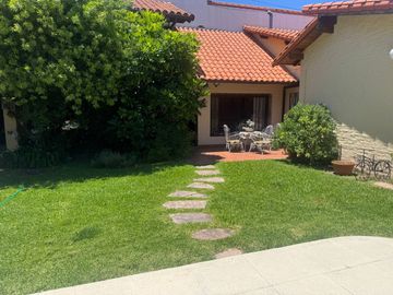 VENTA CASA 6 AMBIENTES CASTELAR CON PILETA