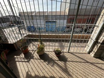CASA PARA 2 FAMILIAS VENTA LANUS GALPON JARDIN