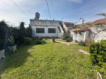 CASA PARA 2 FAMILIAS VENTA LANUS GALPON JARDIN