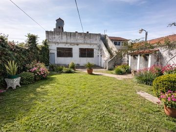 CASA PARA 2 FAMILIAS VENTA LANUS GALPON JARDIN