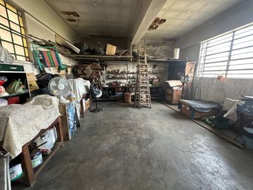 CASA PARA 2 FAMILIAS VENTA LANUS GALPON JARDIN