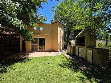 CASA  VENTA  BARRIO CERRADO ESTANCIA CHICA