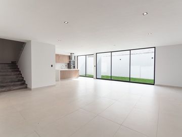 CASA EN VENTA CON RECÁMARA EN PB EN PARQUE SOFÍA