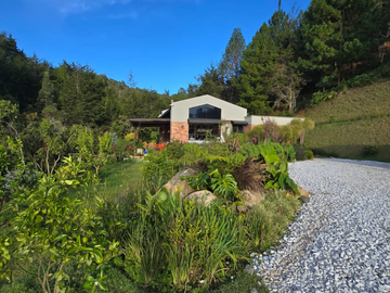 HERMOSA CASA CAMPESTRE EN VENTA EN EL RETIRO