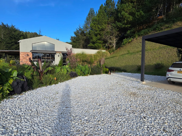 HERMOSA CASA CAMPESTRE EN VENTA EN EL RETIRO