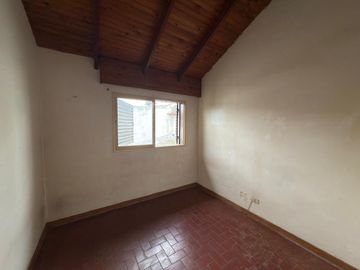 CASA EN VENTA EN PERGAMINO CON PATIO Y COCHERA