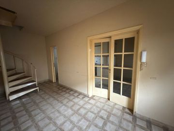 CASA EN VENTA EN PERGAMINO CON PATIO Y COCHERA