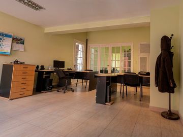 Venta Casa u Oficina 7 ambientes Av. 59 Necochea