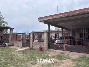 VENTA CASA CON DOS LOTES  DERQUI PILAR