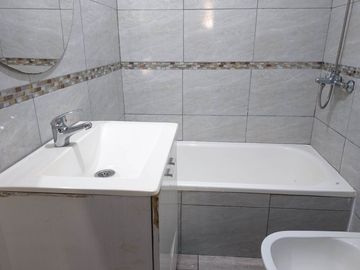 VENTA CASA 3 AMB CON PATIO, PILETA Y COCHERA