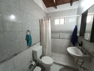 VENTA O PERMUTA CASA 3 DORMI COCHERA PILETA ROLDAN
