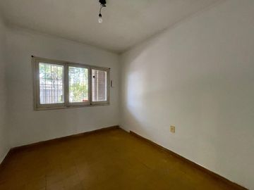 REMAX VENDE CASA EN BARRIO SANTA ANA GUAYMALLEN