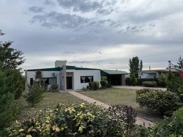 SE VENDE CASA EN BARRIO ALTO LOS PUQUIOS