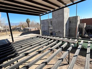 VENTA DE LOTE CON OBRA INICIADA EN STEEL FRAME