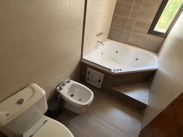 GRAN CASA DE CATEGORÍA EN VENTA Bº LICEO ETAPA 2/3