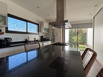GRAN CASA DE CATEGORÍA EN VENTA Bº LICEO ETAPA 2/3