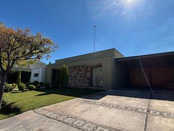 GRAN CASA DE CATEGORÍA EN VENTA Bº LICEO ETAPA 2/3
