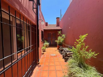 CASA 5/AMB+ESCRITORIO/GARAJE/PATIO/PILETA/QUINCHO!