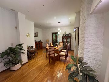 CASA 5/AMB+ESCRITORIO/GARAJE/PATIO/PILETA/QUINCHO!
