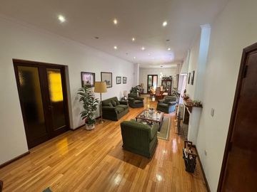 CASA 5/AMB+ESCRITORIO/GARAJE/PATIO/PILETA/QUINCHO!