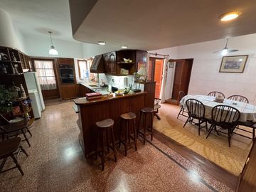 CASA 5/AMB+ESCRITORIO/GARAJE/PATIO/PILETA/QUINCHO!