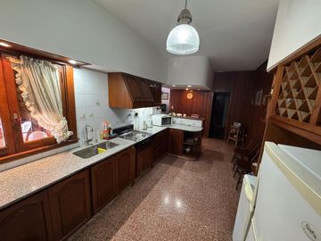CASA 5/AMB+ESCRITORIO/GARAJE/PATIO/PILETA/QUINCHO!