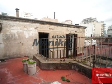 Local en Av. Montes de Oca - 400 m2