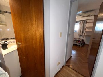 Disponible departamento en alquiler amoblado 3 ambientes en Belgrano con cochera fija cubierta!