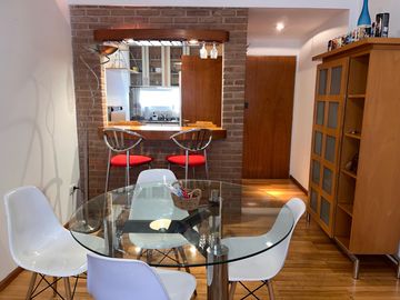 Disponible departamento en alquiler amoblado 3 ambientes en Belgrano con cochera fija cubierta!