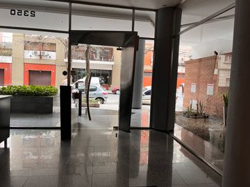 Disponible departamento en alquiler amoblado 3 ambientes en Belgrano con cochera fija cubierta!