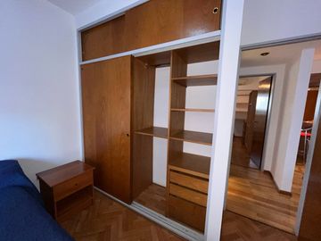 Disponible departamento en alquiler amoblado 3 ambientes en Belgrano con cochera fija cubierta!