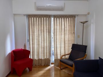 Disponible departamento en alquiler amoblado 3 ambientes en Belgrano con cochera fija cubierta!