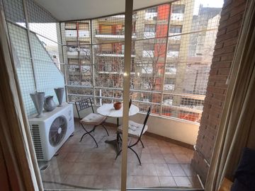 Disponible departamento en alquiler amoblado 3 ambientes en Belgrano con cochera fija cubierta!