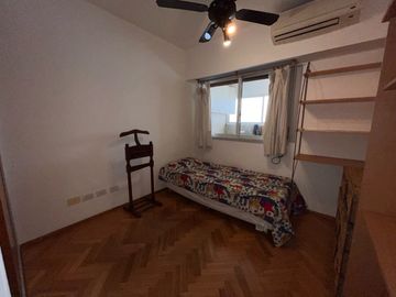 Disponible departamento en alquiler amoblado 3 ambientes en Belgrano con cochera fija cubierta!