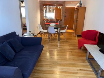 Disponible departamento en alquiler amoblado 3 ambientes en Belgrano con cochera fija cubierta!