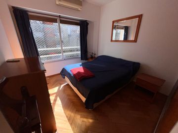Disponible departamento en alquiler amoblado 3 ambientes en Belgrano con cochera fija cubierta!