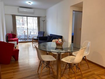 Disponible departamento en alquiler amoblado 3 ambientes en Belgrano con cochera fija cubierta!